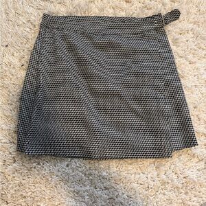 Brandy Melville Black and White Houndstooth Skirt